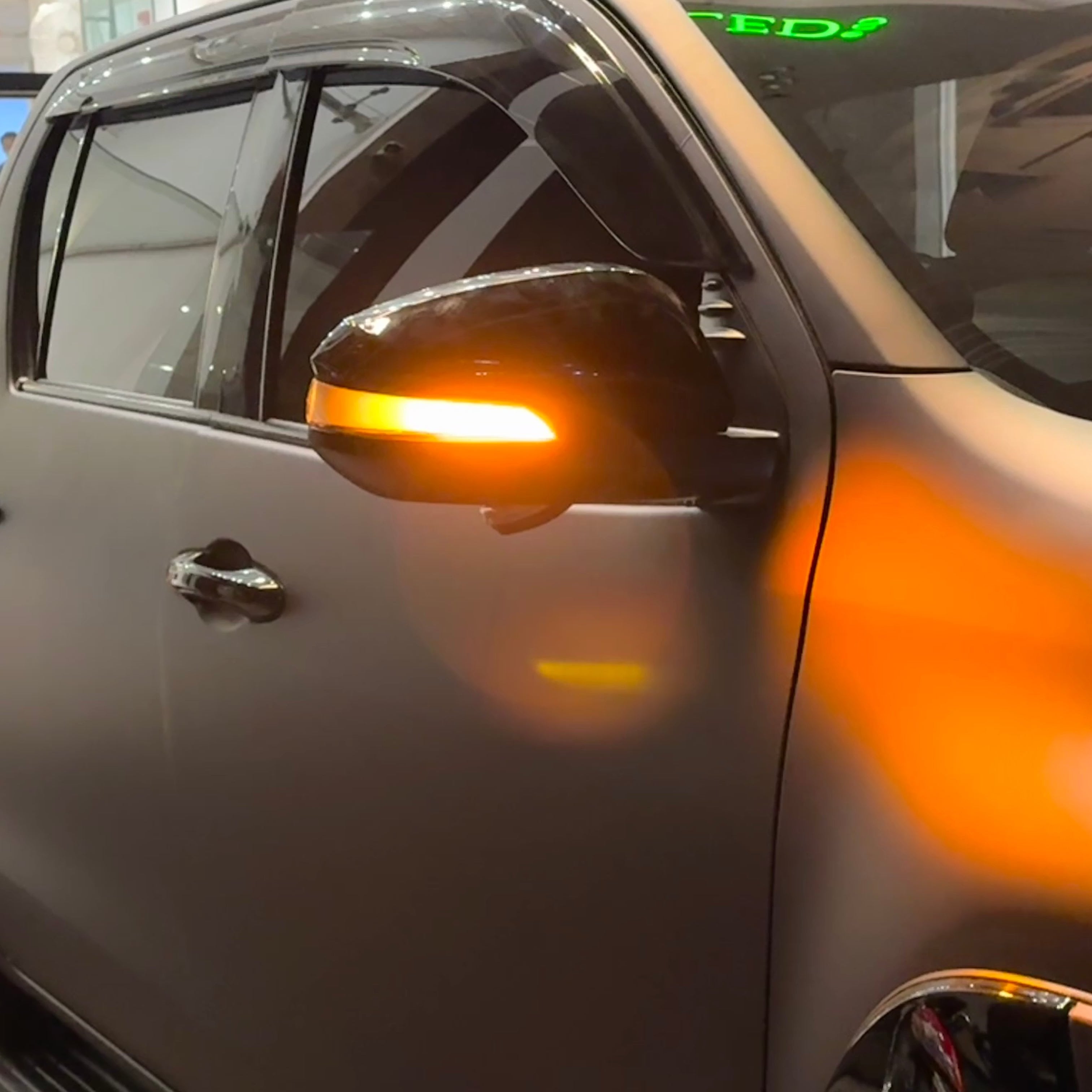 Dynamic Side Mirrors – Auxleds